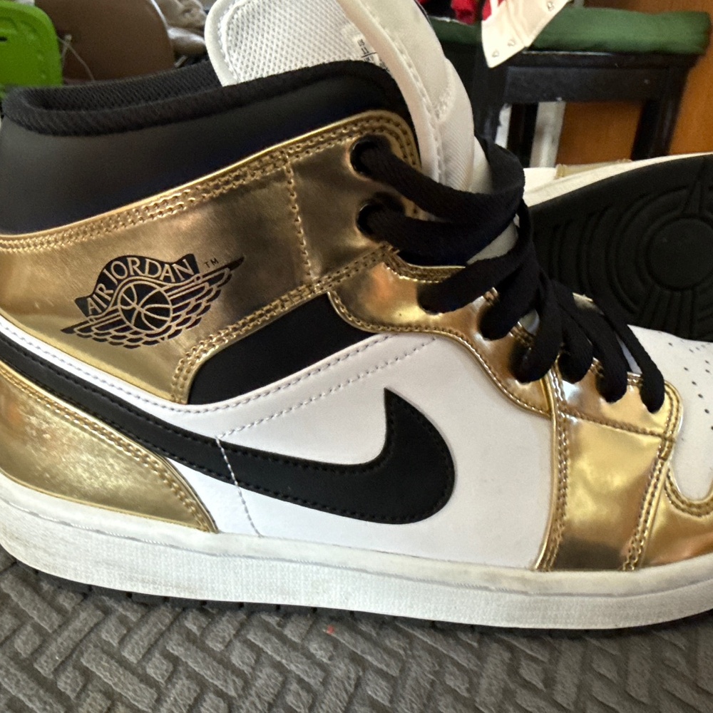 Air Jordan 1 Mid Sneaker Metallic Gold  Size 11